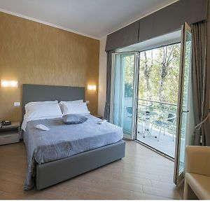 Camera con letto king size